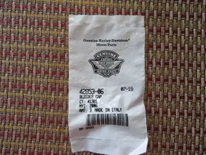 2 OEM Harley Davidson Part # 42853-06 Bleeder Cap - Foto 1